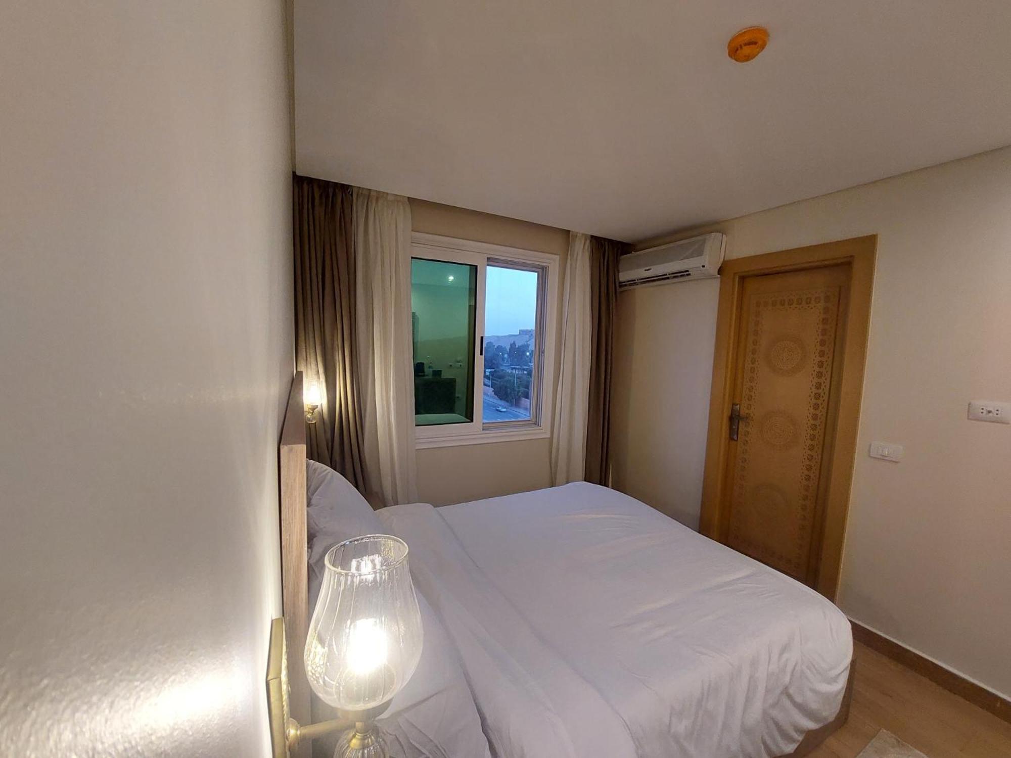 Doudou Pyramids View Hotel Kafret el-Gabal Exterior foto