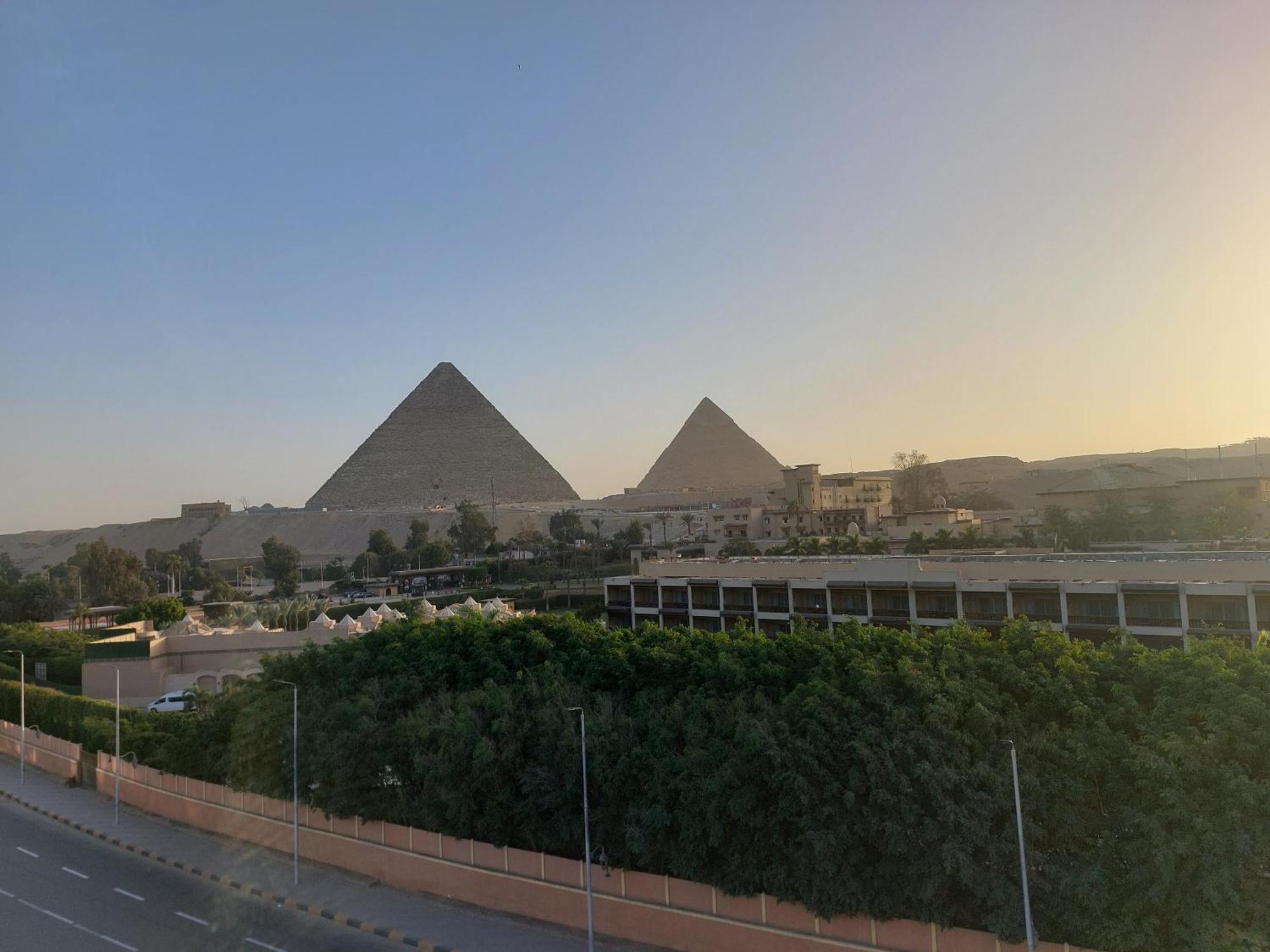 Doudou Pyramids View Hotel Kafret el-Gabal Exterior foto