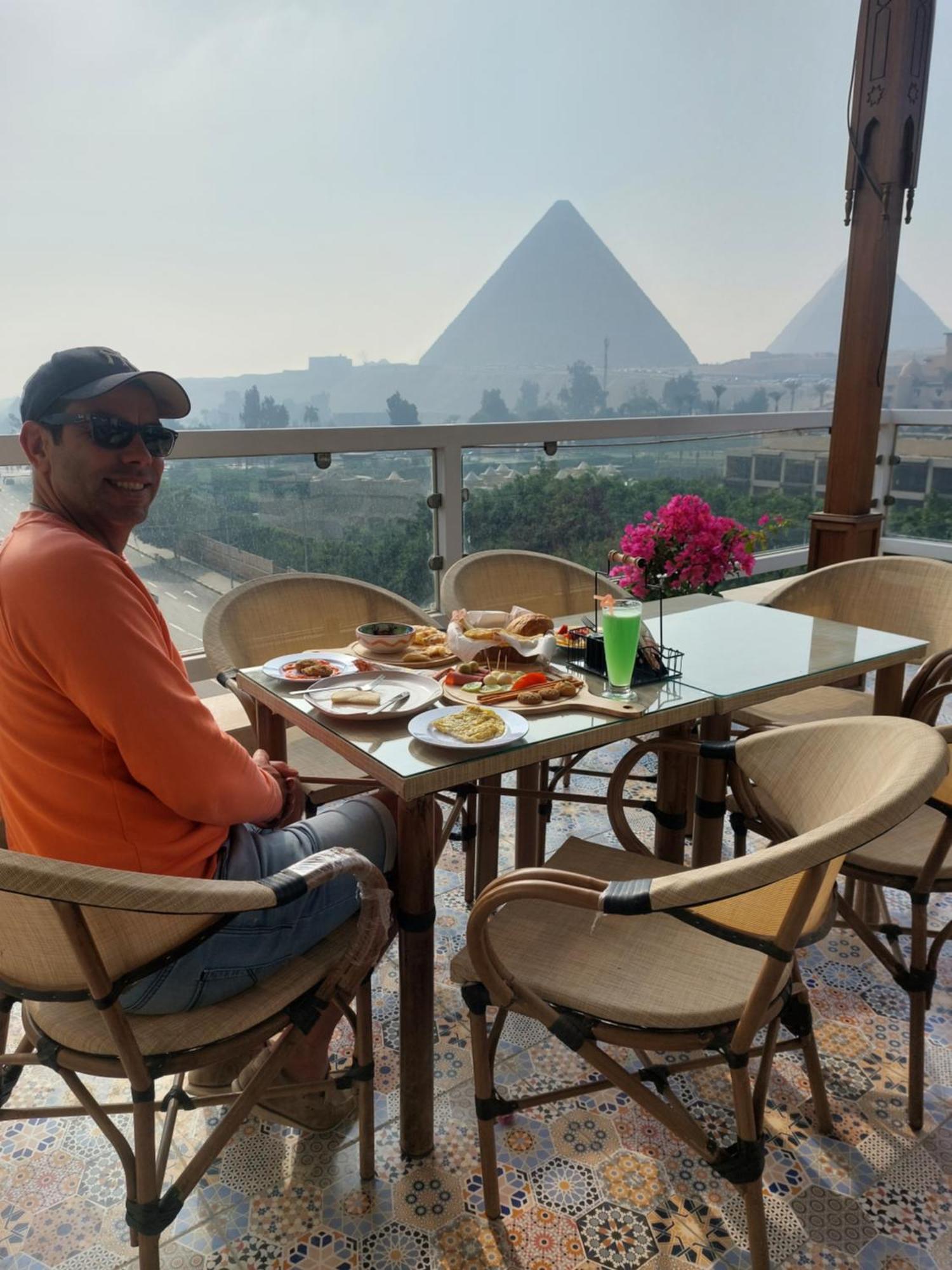 Doudou Pyramids View Hotel Kafret el-Gabal Exterior foto