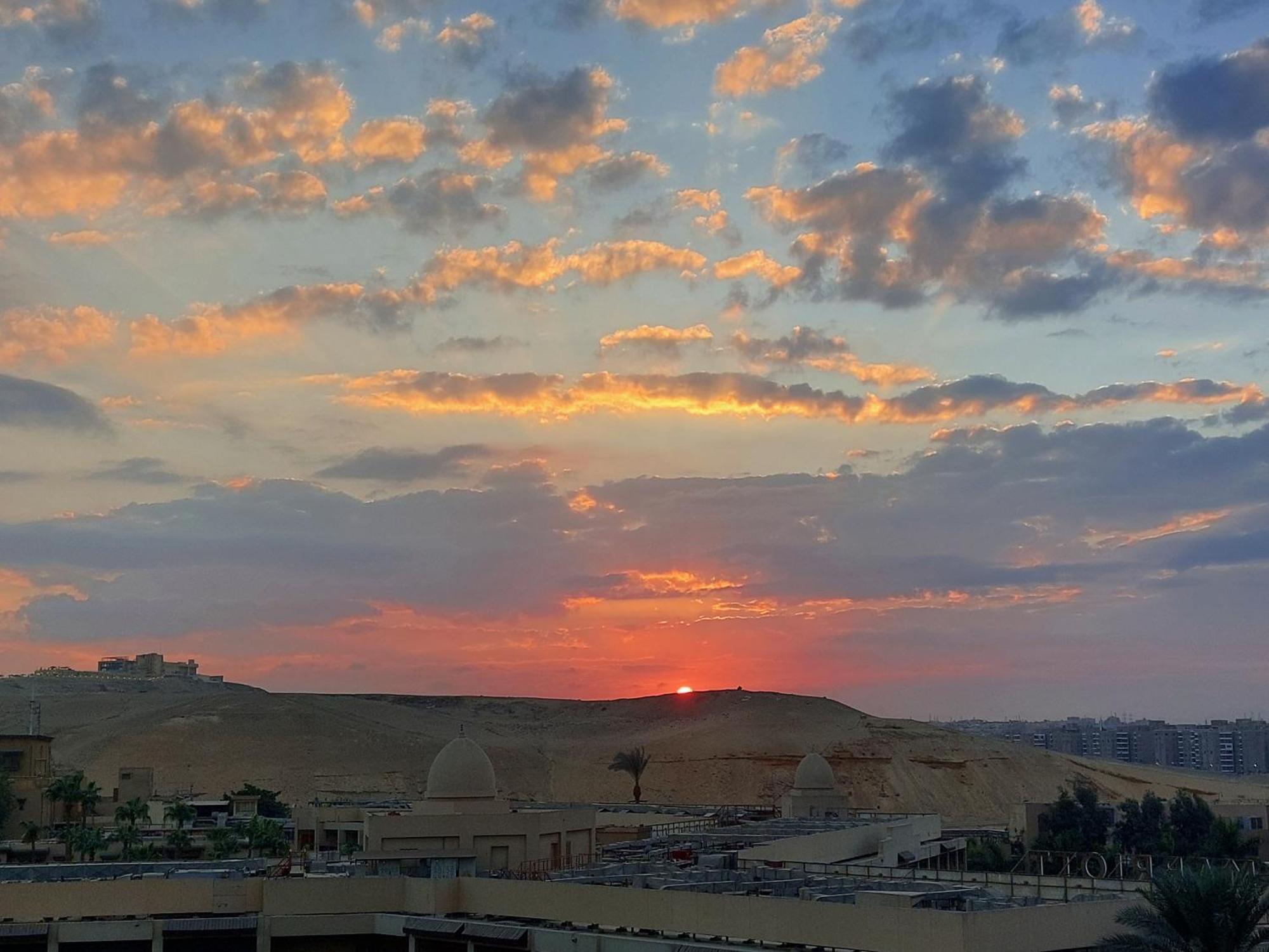 Doudou Pyramids View Hotel Kafret el-Gabal Exterior foto