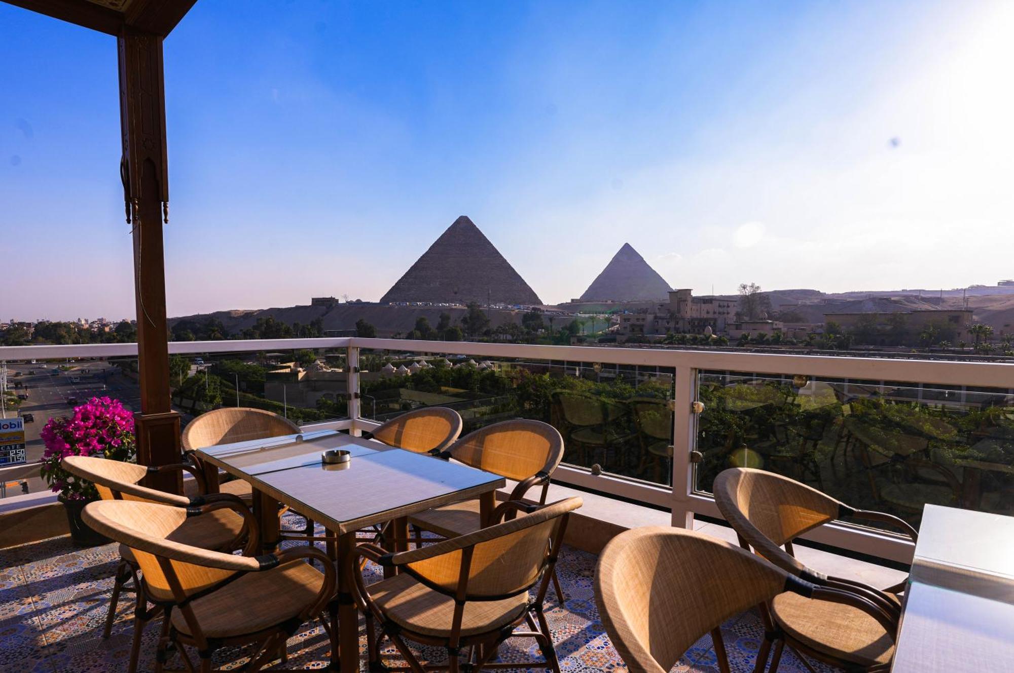 Doudou Pyramids View Hotel Kafret el-Gabal Exterior foto